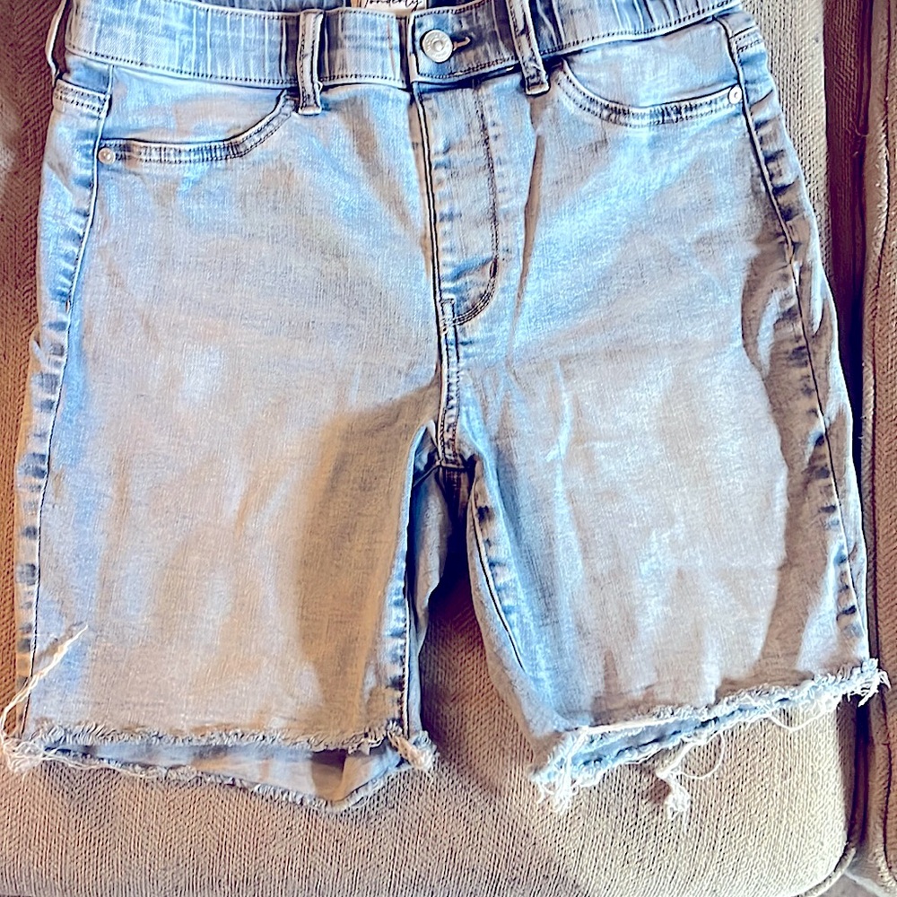 Distressed Denim High Rise Bermuda short 6R